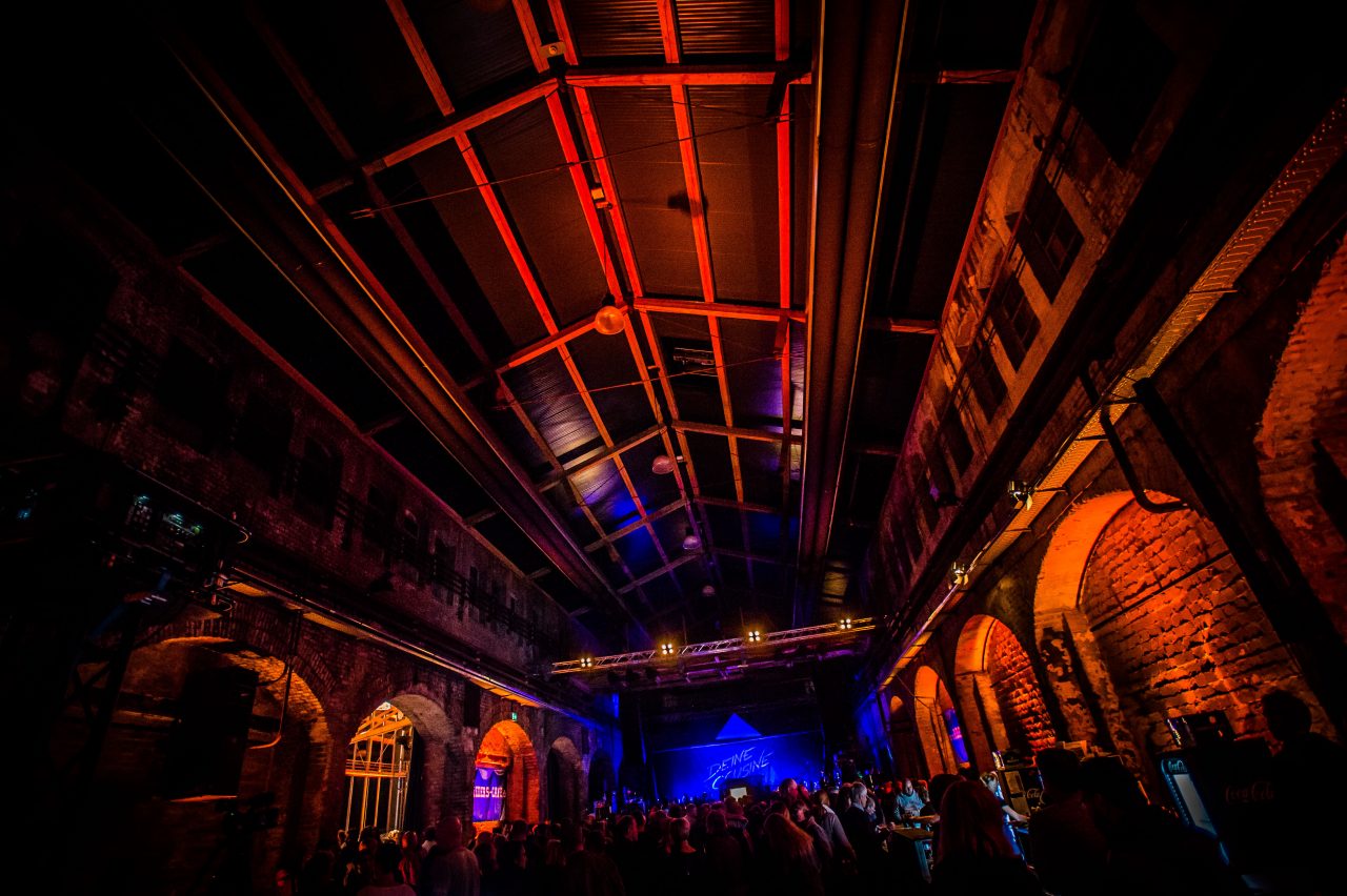 Der deutsche Sänger und Songwriter Daniel Wirtz gibt mit seiner Band ein Konzert in der Kulturwert Gollan in Lübeck.
Foto: Olaf Malzahn