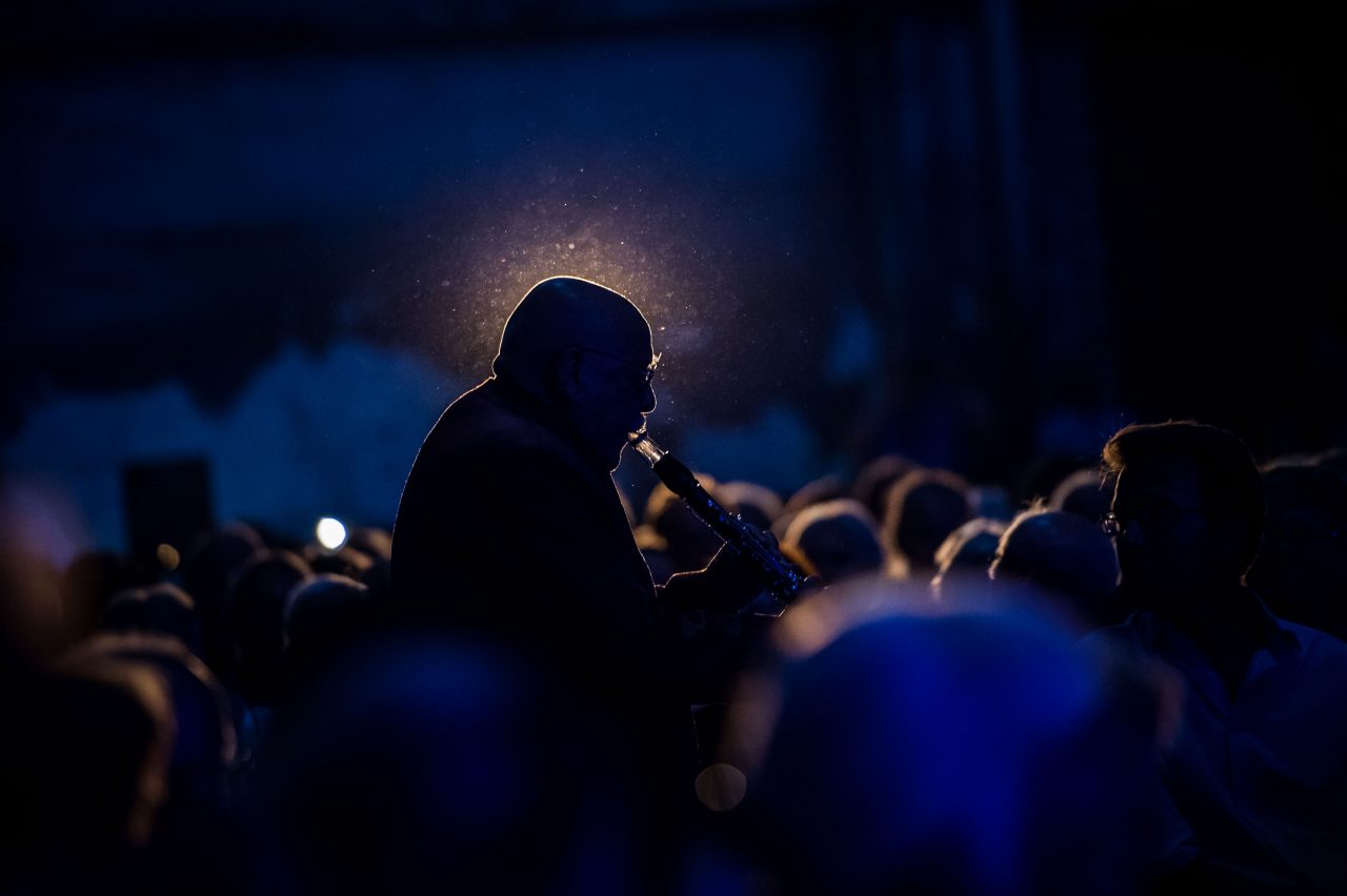 Giora Feidman und Band spielt am 17.07.2018 Konzert (K 54) des Schleswig-Holstein Musik Festivals (SHMF) in der Kulturwerft Gollan in Lbeck. Das Schleswig-Holstein Musik Festival gilt als gr§tes Klassik Musikfestival der Welt und endet am 26.08.2017. Foto: Olaf Malzahn